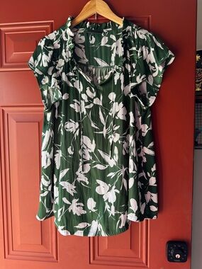 Green Floral Short-Sleeve Women's Blouse